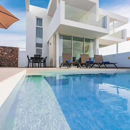 וילה Mandarina *